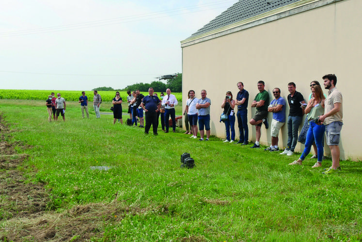 Lors du colloque viticole de juillet dernier, les participants avaient assisté à une démonstration de drones. 