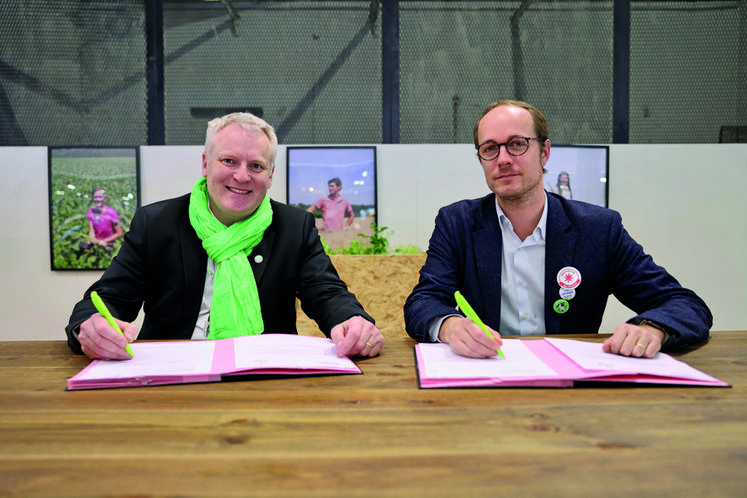 Jeudi 3 mars à Paris, lors de la signature de la convention entre la chambre d'Agriculture de région Île-de-France et GRDF.