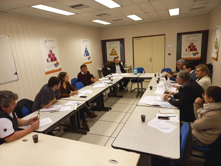 Le 7 mars, la FNSEA 41 et JA 41, accompagnés d’Arnaud Bessé, président de la chambre d’Agriculture de Loir-et-Cher, rencontrent ­Pascal Brindeau, Jean-Paul Prince et Jean-Marie Janssens qui ont répondu présent à la suite de l’invitation de l’ensemble des parlementaires du département. Ces rencontres périodiques sont l’occasion de sensibiliser les élus aux problématiques agricoles locales. 