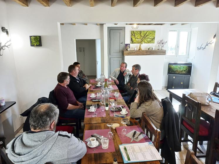 Lundi 21 mars, au Plessis-Dorin. Les adhérents du SEA Collines du Perche se sont réunis au restaurant Au Petit Plessis.