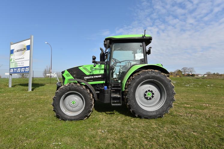 Le tracteur 6135 C du constructeur Deutz-Fahr s’adresse autant aux céréaliers qu'aux éleveurs.