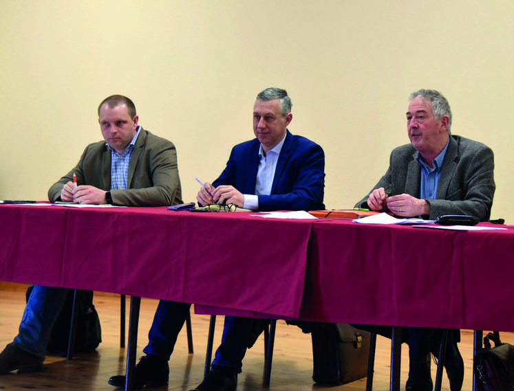 Tribune officielle, avec (de g. à d.) Guillaume Lefort, Vincent Brack et Jean-Claude Pette.