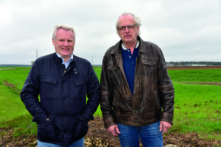 Le 31 mars, à Ablis (Yvelines). Le président de la chambre d'Agriculture de région Île-de-France, Christophe Hillairet, a accueilli chez lui Bernard Wilem, agriculteur belge expatrié en Ukraine.