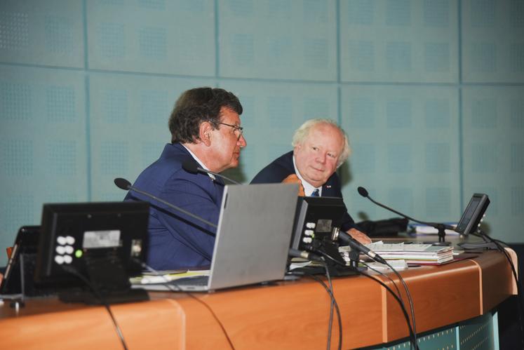 Mardi 5 avril, à Chartres. Le président de l'Adomael, Jean-Marie Guyard, a reçu celui de l'Amoma, Louis Orenga de Gaffory, qui aimerait bien voir les médaillés euréliens le rejoindre.