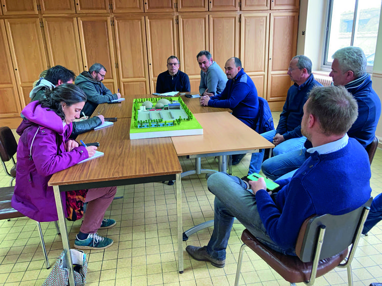 Les agriculteurs ont organisé une conférence de presse au cours de laquelle ils ont fait part de leur incompréhension.