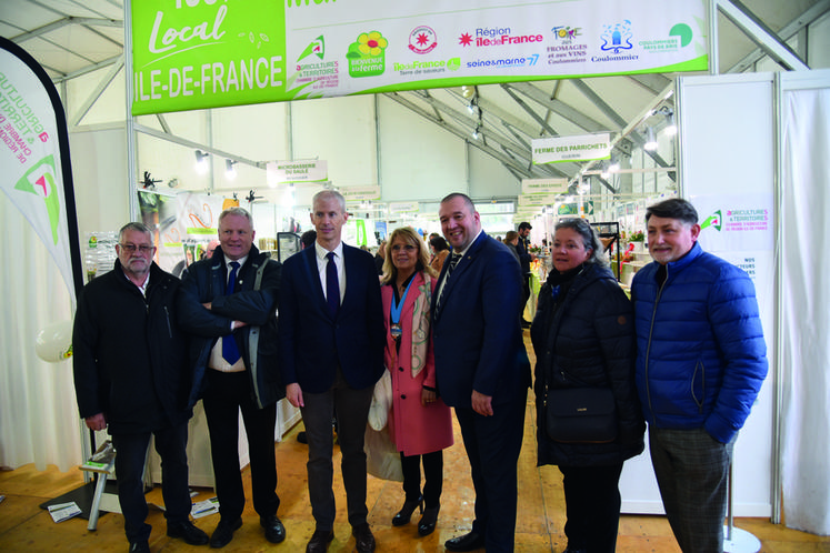 Visite guidée par Christophe Hillairet du village de la chambre d’Agriculture de région Île-de-France, qui réunissait des producteurs du réseau Bienvenue à la ferme, sans oublier la marque Produit en Île-de-France. 