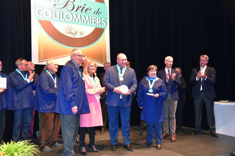 Intronisé par la Confrérie du brie de Coulommiers, Guillaume Gomez a souligné	: «	Si la gastronomie était une équipe, l'agriculture en serait la ­capitaine	».