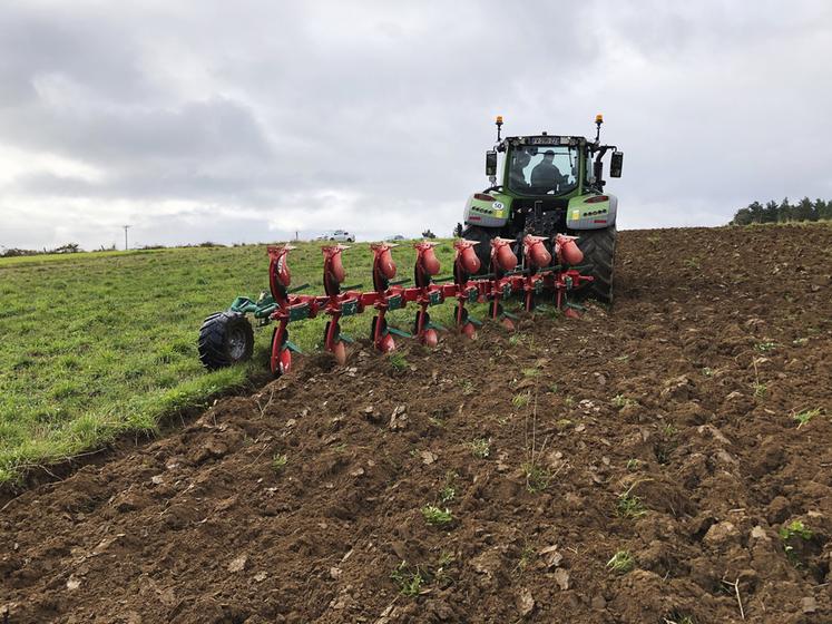 Les charrues déchaumeuses sont particulièrement plébiscitées pour le labour superficiel. Selon les marques, les ­charrues déchaumeuses s’utilisent en raie ou hors raie.