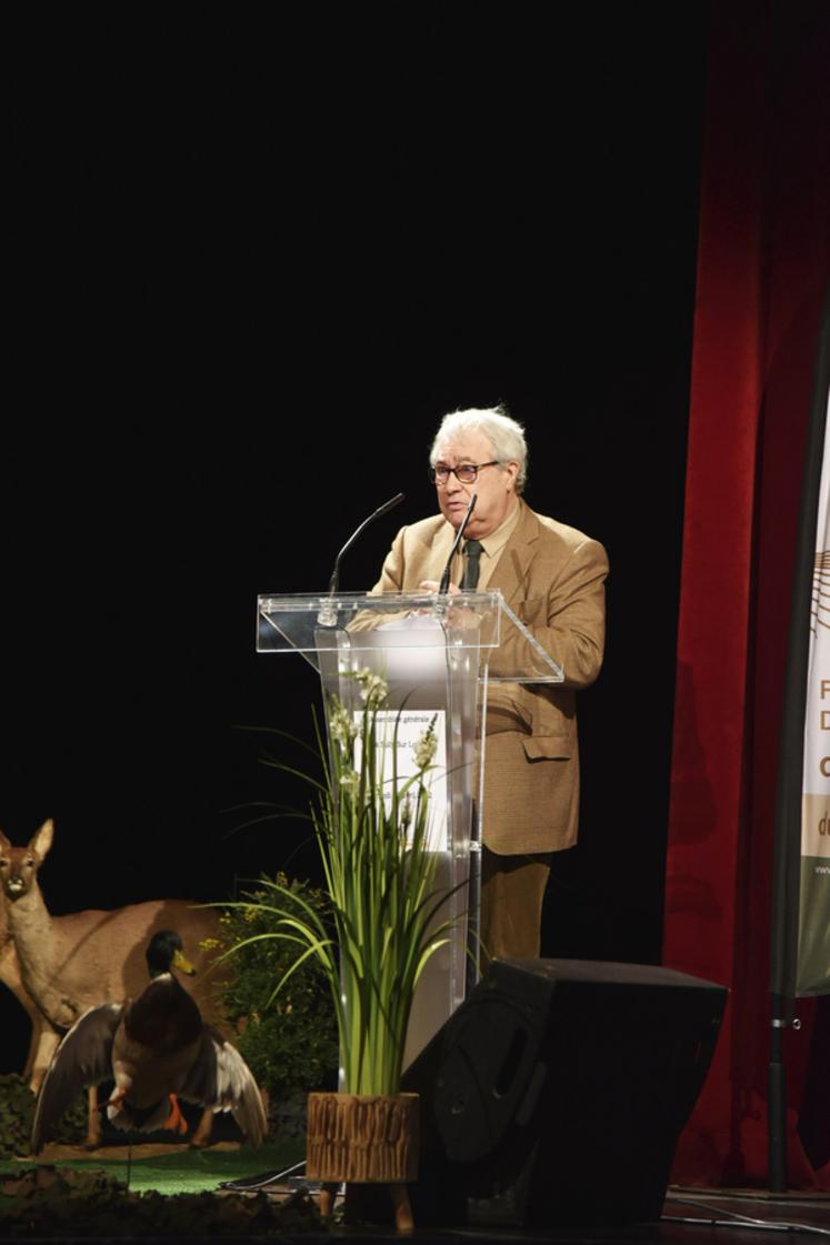 En réponse au président, le sénateur Jean-Noël Cardoux, à dix-huit mois de la fin de son mandat, a certifié qu'il assurerait ses fonctions de président du groupe chasse jusqu'au bout.