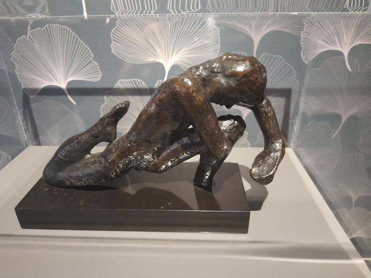 La sculpture « Mouvement de danse I » de Rodin est visible.