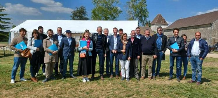 À Boutigny-sur-Essonne, le 27 avril. Des élus UDI du conseil régional d'Île-de-France ont visité la ferme pilote innovation, emmenés par les élus agricoles franciliens.