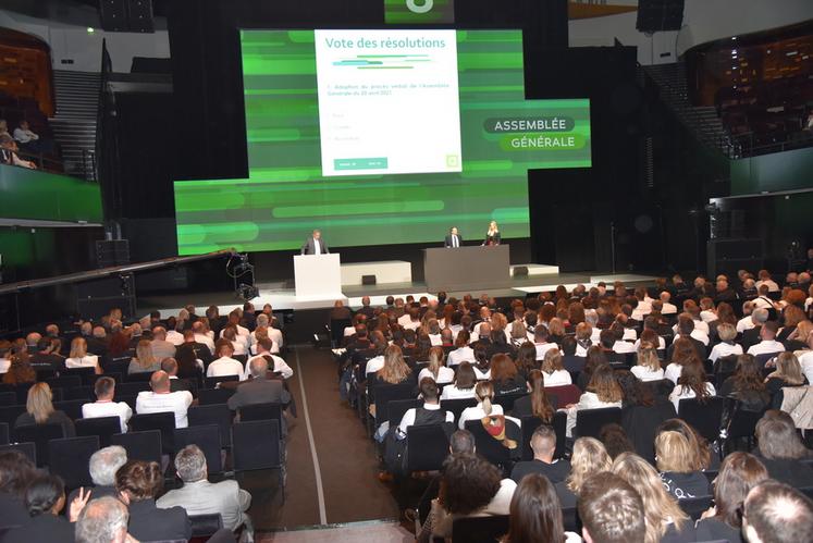 Plus de 2	000 personnes étaient présentes à la Philharmonie.