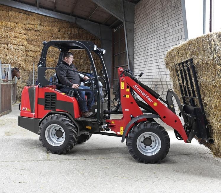 Le valet de ferme électrique 23e de Schäffer dispose de batteries au lithium-ion.