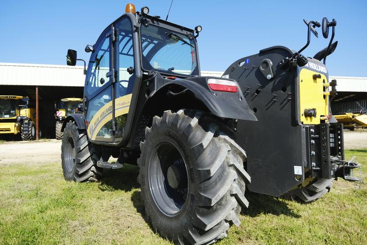 Équipé ici en pneus classiques, le TH est disponible en pneus industriels.