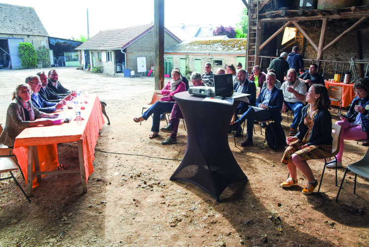 Le 16 mai, à Coltainville. L'association de la marque Terres d'Eure-et-Loir s'est réunie en assemblée générale à la ferme de la famille Blanchet.