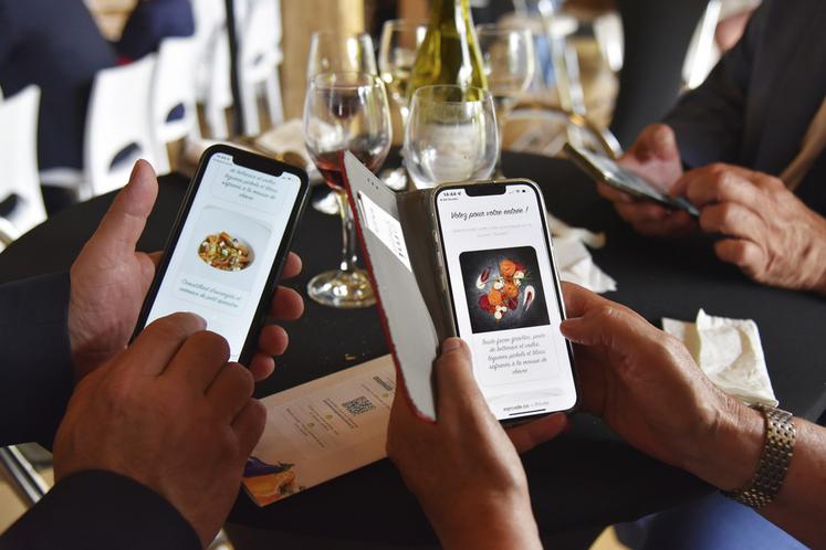 Les soixante membres du jury dégustation devaient voter pour leur entrée, leur plat et leur dessert favoris, directement depuis leur téléphone.