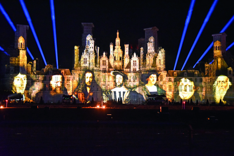 Les Nuits de Chambord sur la façade du château, fin mai 2022.