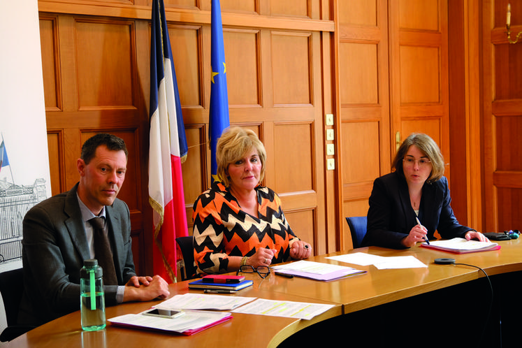 Le 30 mai, à Chartres. Françoise Souliman, préfet d'Eure-et-Loir, a annoncé les premières restrictions sur l’usage de l'eau.