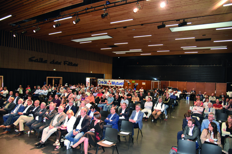 Vue sur une partie de la salle.