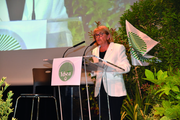 Valérie Lacroute a annoncé la mise en route du Pacte agricole II, «	signe d'une stratégie régionale agricole forte qui s'adapte à ce monde ­bouleversé	».