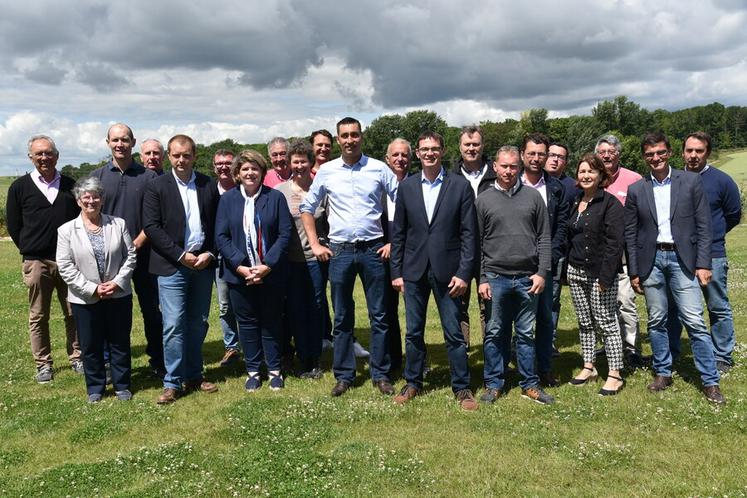 À Pécy, mardi 7 juin. Le bureau de la FDSEA 77 venant d'être élu.