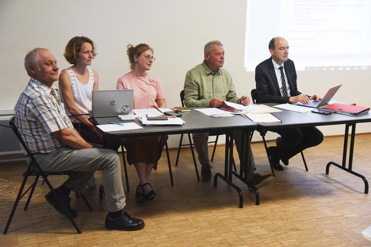 Le 2 juin, à Chartres. «	L'avenir du Compa s'annonce sous de meilleurs ­auspices	» pour le président des Amis du Compa, William Belhomme (2e à d.).