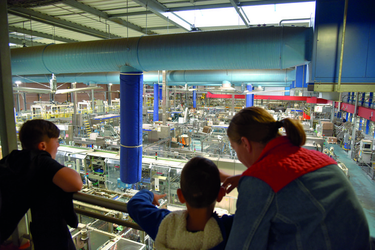 Durant une journée, la laiterie de Saint-Denis-de-l'Hôtel a ouvert ses portes au grand public afin de valoriser la filière laitière.