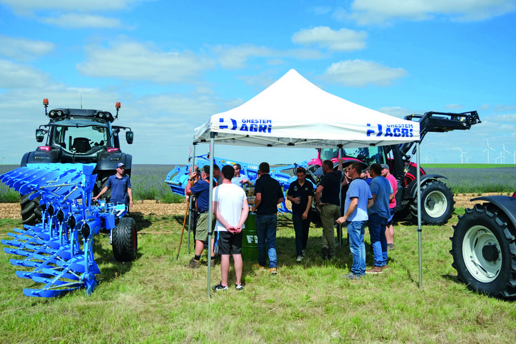 Vendredi 10 juin, une vingtaine d'agriculteurs se sont retrouvés à Cormainville à l'occasion du passage du Cofarming Tour dans le département.