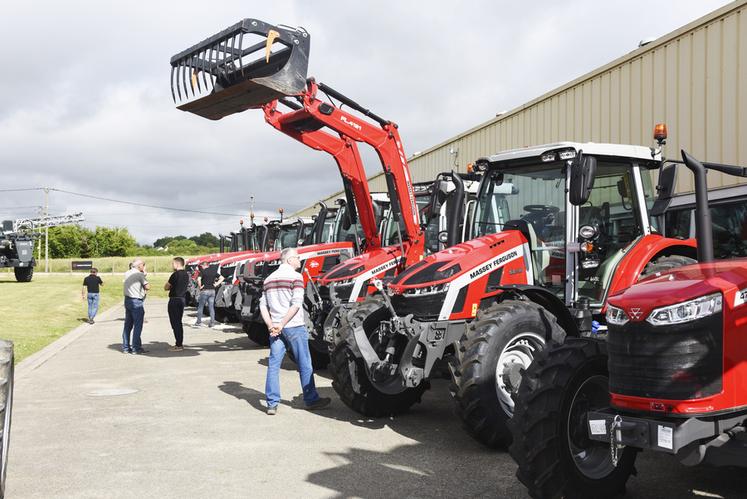 Le 10 juin, à Belhomert-Guéhouville. Les clients d'Agrifarm ont pu découvrir l'étendue de la gamme Massey Ferguson, lors de ses portes ouvertes.