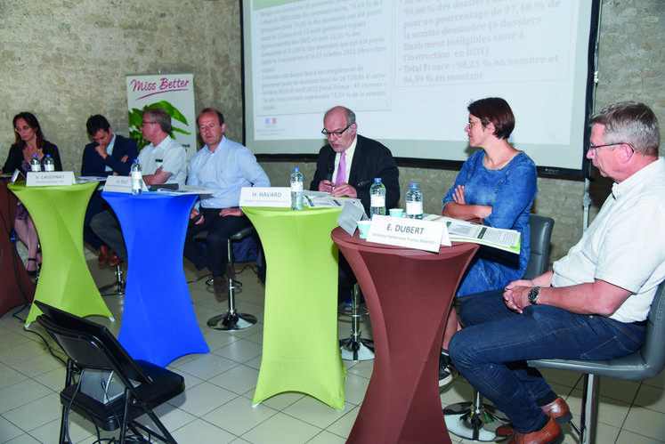Le 16 juin, à Tivernon (Loiret). La table ronde organisée par la CGB CVL lors de son assemblée générale a permis de dresser un panorama complet du problème de la jaunisse.
