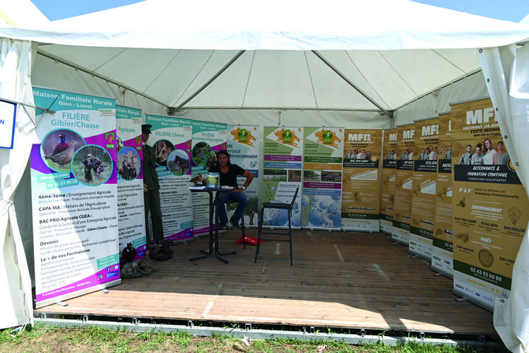 Un stand rassemblait les MFR de Gien, Chaingy et La Ferté-Bernard, présenté par Thierry, formateur à la MFR de Gien.