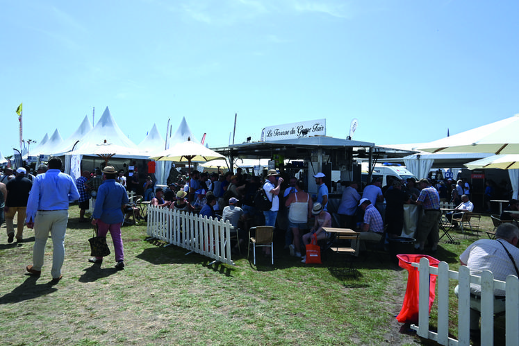 Les stands proposant de se rafraîchir permettaient également aux visiteurs de partager des moments de convivialité.