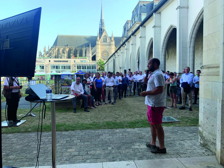 Présentation des Terres de Jim en Beauce lors de la soirée de lancement officiel, vendredi 17 juin, au Campo Santo à Orléans.