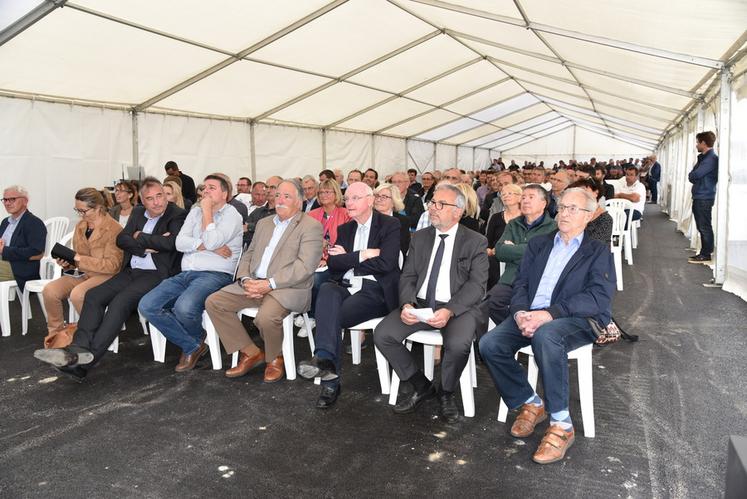 Les adhérents de la coopérative étaient particulièrement nombreux à s'être déplacés pour visiter le nouveau silo.