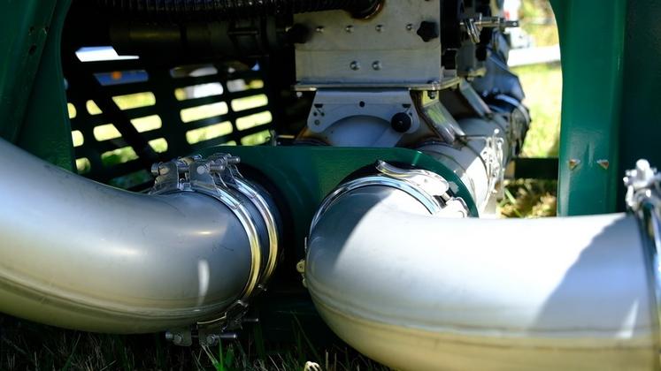 Les réglages pour le semis combiné (rampe et semoir) sont simples d'accès.