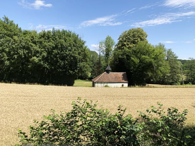 Charmes du paysage, verdure et patrimoine défilent au gré du voyage.