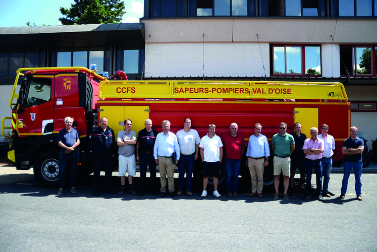 À Neuville-sur-Oise (Val-d'Oise), le 23 juin lors de la visite des agriculteurs au Centre opérationnel départemental ­d'incendie et de secours pour échanger sur les feux d'espaces agricoles.