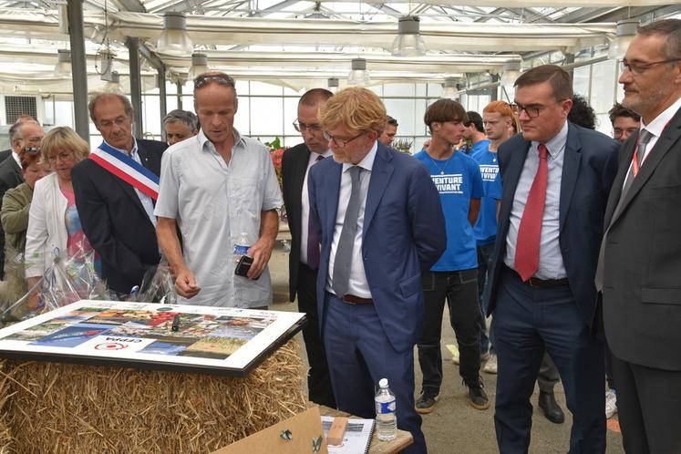 Brie-Comte-Robert, mardi 5 juillet. La visite de la serre a été l'occasion de présenter le nouveau CFPPA Rungis Académie qui dépend du campus Bougainville.