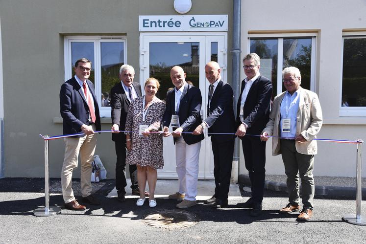 À Boigneville (Essonne), le 13 juin lors de l'inauguration du nouveau laboratoire de génomique et de pathologies végétales d'Arvalis-Institut du végétal.