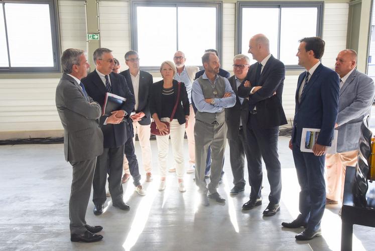 Le 25 juillet, à Brou. Le ministre délégué chargé de l'Industrie, Roland Lescure, a visité l'usine des établissements Denis qui produit du matériel pour le convoyage et le traitement du grain.