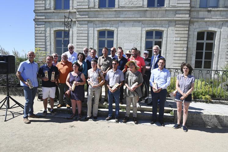 La remise des prix du Concours départemental des vins avait lieu à Blois en présence d’élus du département de Loir-et-Cher dont le maire de Blois, le député du Vendômois et le président du conseil départemental.