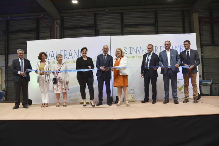 Senlis, mercredi 22 juin. Le président Christophe Grison coupe le ruban inaugural. Aux extrémités,les deux vices-président : Arnaud Billet et Sébastien Dromigny.