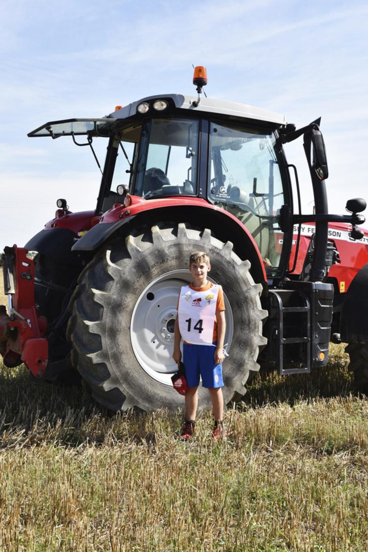 À seulement 12 ans, Thomas était le plus jeune des neuf concurrents du concours de labour. Avec son Massey Ferguson, il a impressionné les autres participants. 