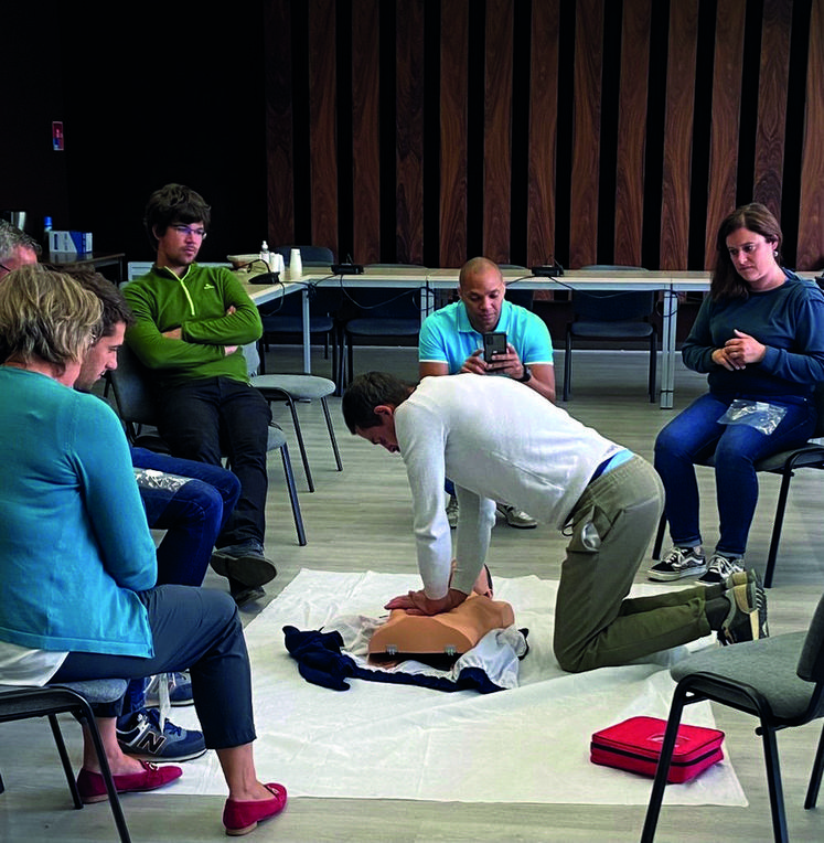 Plusieurs situations ont été abordées, dont l'exercice du massage cardiaque. 