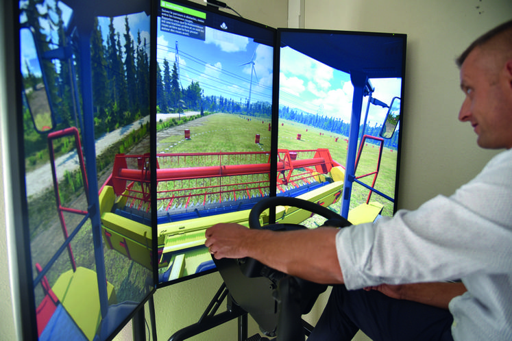 Conduire sur un chemin balisé une moissonneuse batteuse ou même effectuer la moisson en réalité virtuelle, tout est possible avec le simulateur de conduite.