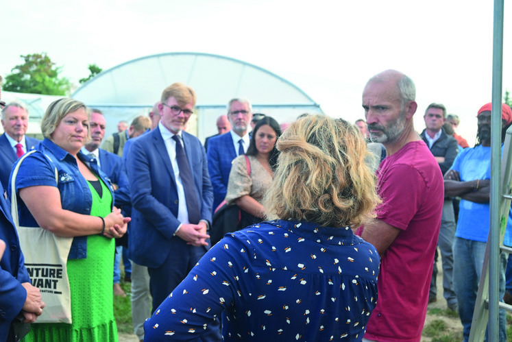 Jeudi 1er septembre, à Blois. Marc Fesneau, ministre de l'Agriculture, a été à l'écoute des porteurs de projets du lycée horticole.