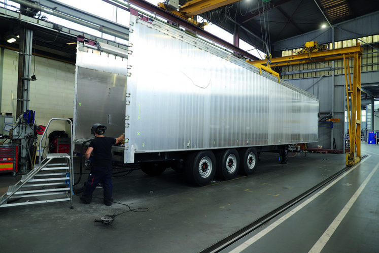 Les bennes lors des phases de construction à Epernay (Marne).