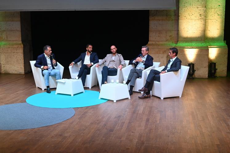 Vendredi 2 septembre, à Blois. Les différents intervenants au congrès annuel du Négoce agricole Centre-Atlantique ont répondu aux questions de l'assemblée lors d'une table ronde. 