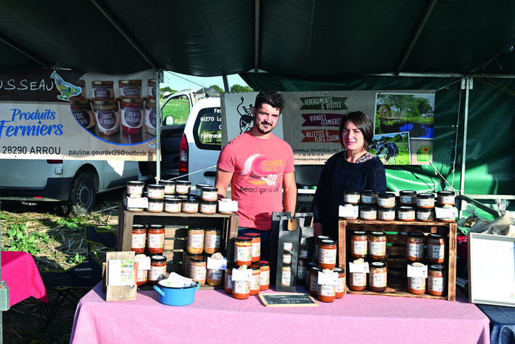 Virginie et Nicolas Caillon, de la Ferme du Bois Neuf présentaient leurs différents produits, plats préparés, rillettes, etc. 