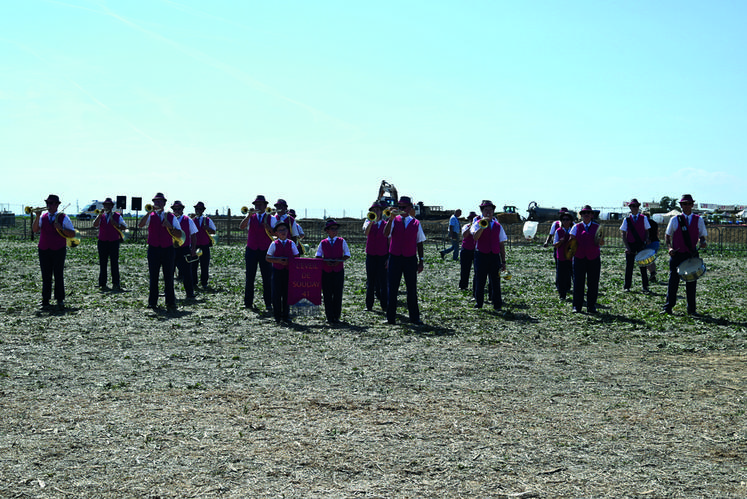 La société de musique L'Éveil de Souday était présente pour ambiancer le festival.